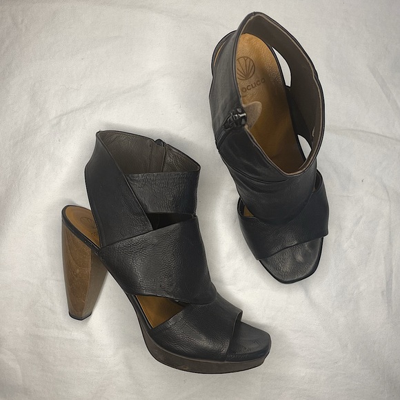 Coclico Fabiana Black Leather Platform Sandals - Picture 3 of 3